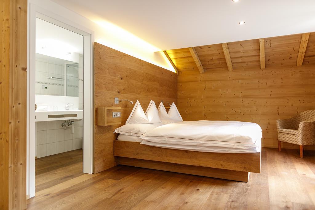Hotel Edelweiss Blatten Loetschental エクステリア 写真